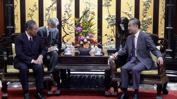 据报中国商务部长向日本提议两国公民免签入境