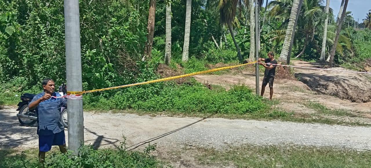 斯里迪遮国中侧门捷径 土地侵蚀现积水洞坑