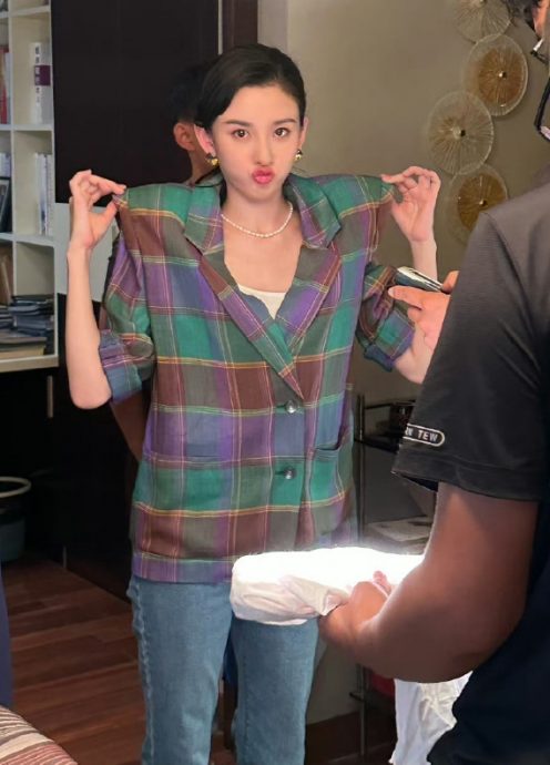 新剧杀青称“台风来欢送” 宋祖儿挨轰删照道歉