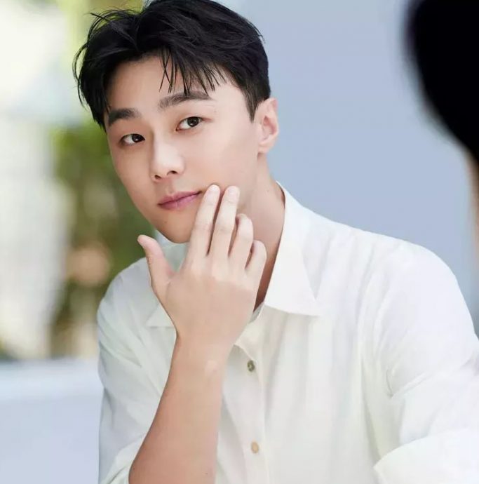 施柏宇被控私加吻戏 挨轰职场性骚扰