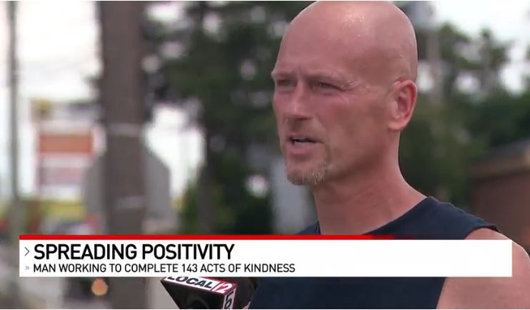 传播正能量：男子矢言40天内完成143项善行
