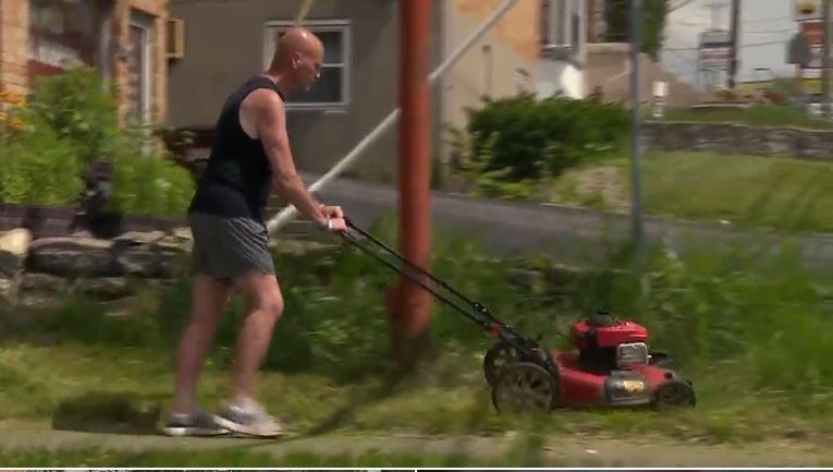 传播正能量：男子矢言40天内完成143项善行