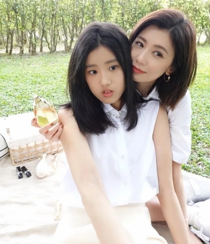 曹格14岁儿子与贾静雯18岁女儿谱姐弟恋? Joe亲揭真实关系