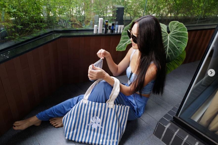 曹格深夜情绪失控连PO 8则文 晒亲密合照Tag前妻“承诺都废了”