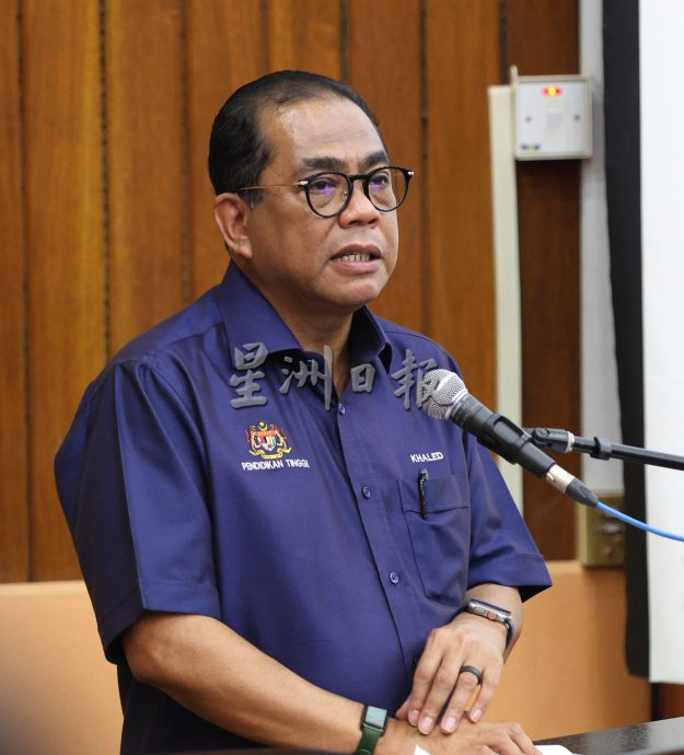 有删短//莫哈末卡立在关丹国际伊斯兰大学为生存福祉与可持续生长研究所 (PLANETIIUM) 进行推介礼。