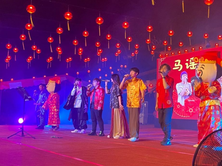 有故事的人（7月4日刊）：通过当驻唱歌手，实现音乐梦想