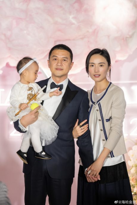 李亚鹏女儿被传患基因病 海哈金喜怒斥造谣者不配做人