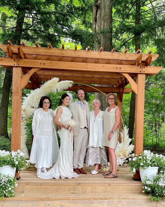 李司棋女儿3度出嫁 外籍女婿跟足传统习俗敬茶