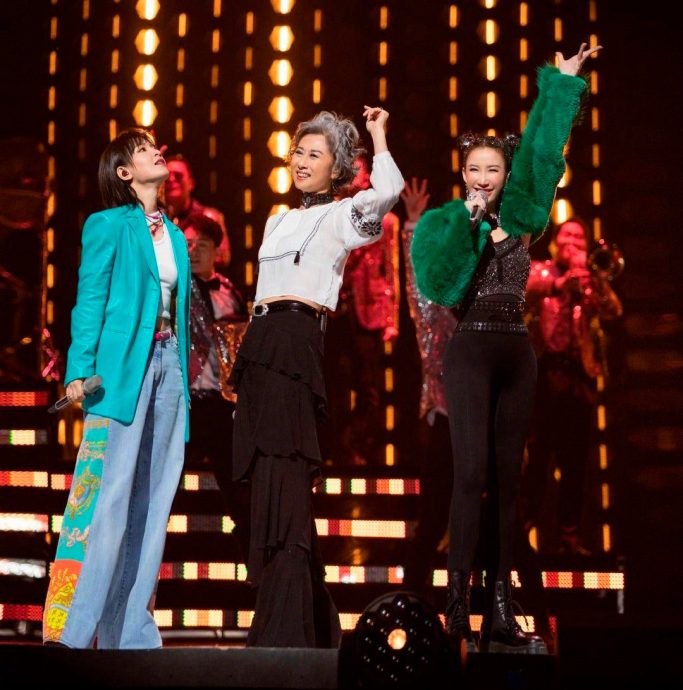 李玟头七|各地粉丝恸追思 “在天上还好吗?”