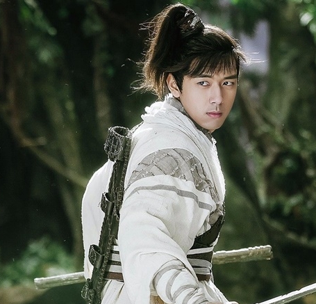 李现爆秘恋巨胸网美  暧昧4线索就缺同框照