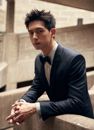 李现爆秘恋巨胸网美  暧昧4线索就缺同框照