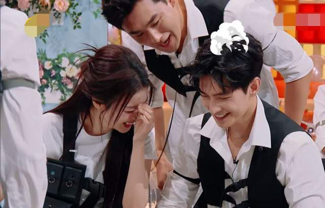 杨洋上节目穿增高鞋沦笑柄 魏大勋怼别耍帅网狂赞