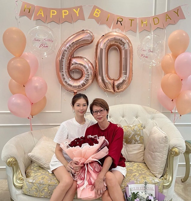 杨秀惠返马贺母60岁生日 冻龄母女照曝光网赞:像40岁