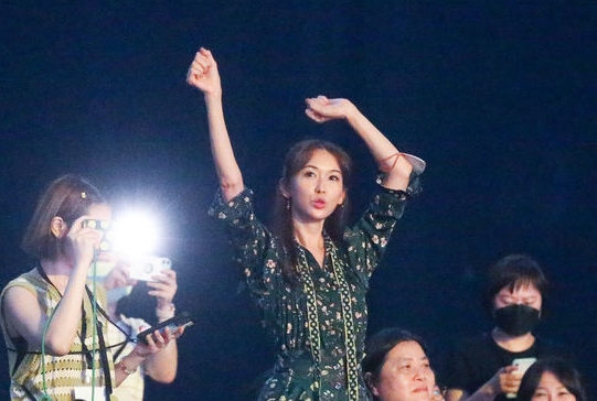 林志玲力挺AKIRA演出 经纪人辟谣:真的没有要引退!