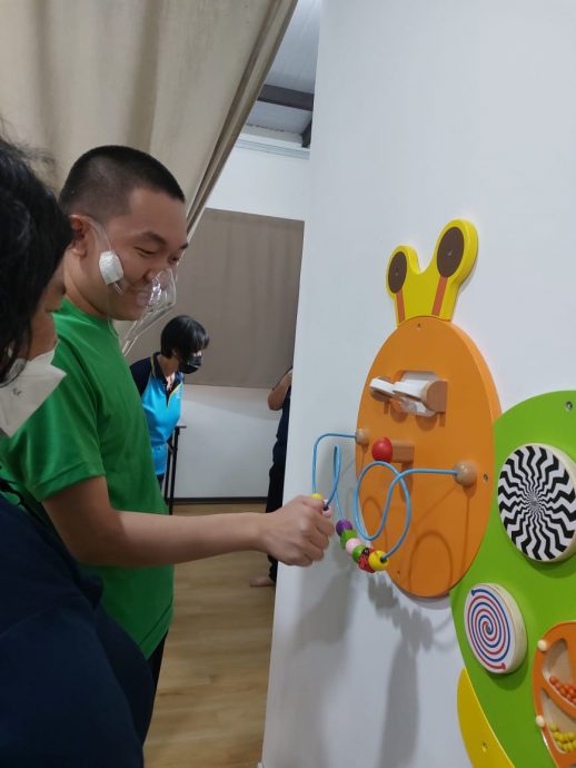 柔:【善心美事】:居銮华文同济会打造图书馆 盼为社区添书香