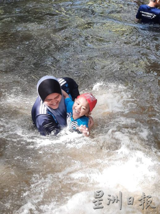 柔:【特稿】: 金山瀑布景区重开 人潮欢乐声处处