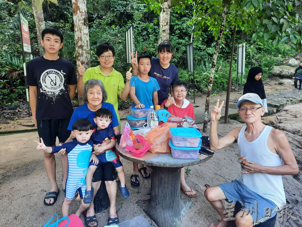 柔:【特稿】: 金山瀑布景区重开 人潮欢乐声处处