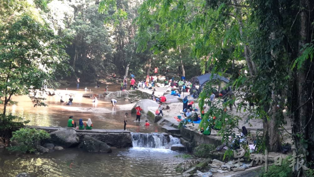 柔:【特稿】: 金山瀑布景区重开 人潮欢乐声处处