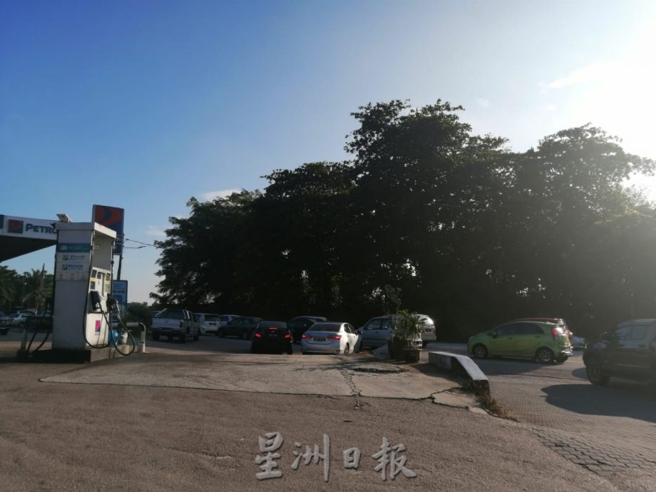 柔:【特稿】:明吉摩路上学或放学时间格外塞车 使用者感到担忧