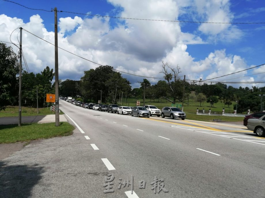 柔:【特稿】:明吉摩路上学或放学时间格外塞车 使用者感到担忧