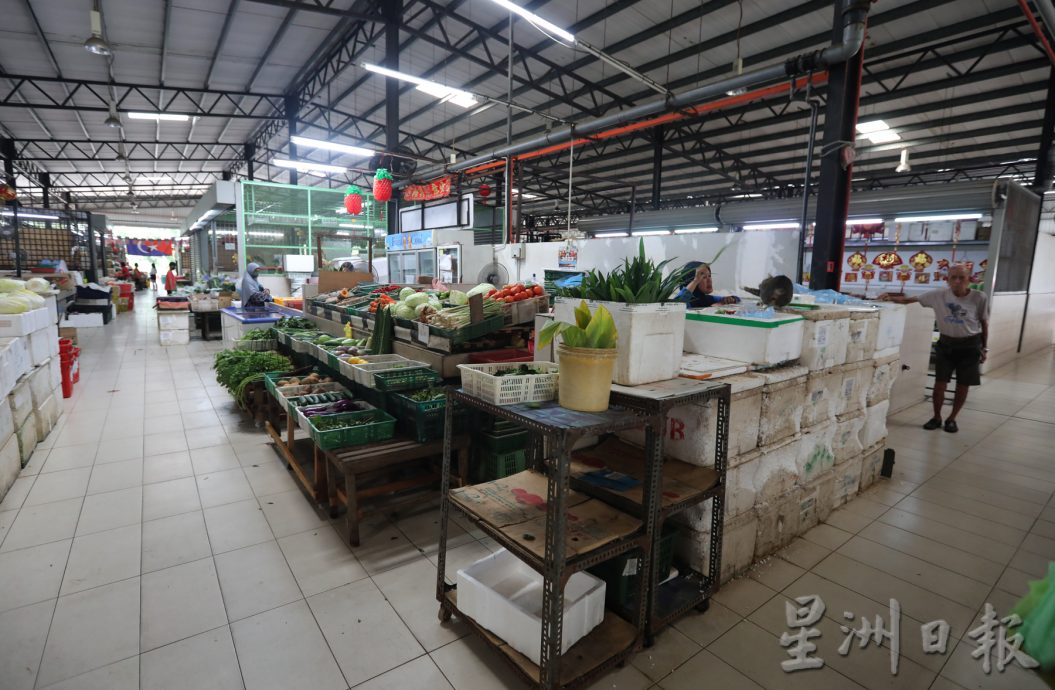 柔:【特稿】:焦点社区:新山苏丽雅巴刹 洪文兴:发展商无权调涨租金 摊贩无须担心被逼迁