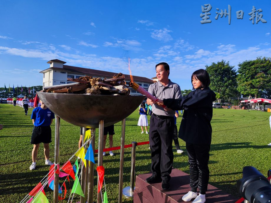 柔:事隔3年,新山宽中第17届校庆运动会复办,重迎活力与朝气