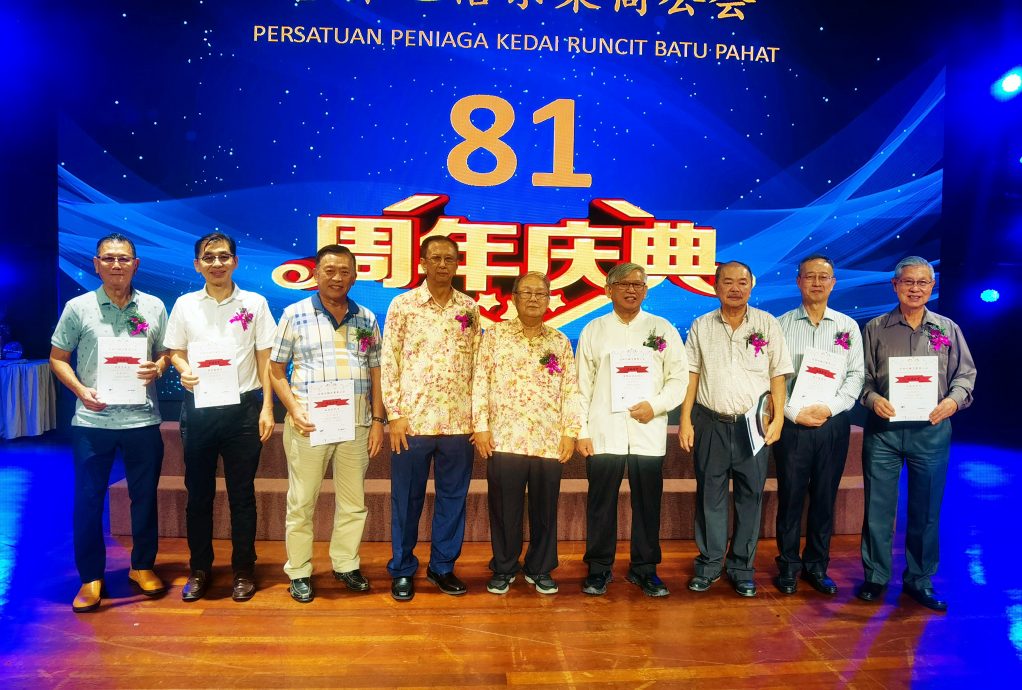 柔:傅庆隆:集体采购降低成本 打造 峇京果商公会品牌店