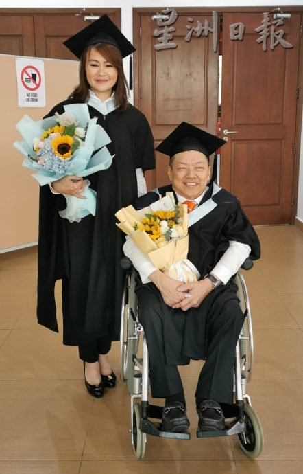 柔:南方大学学院毕业礼与众不同 99超市老板高管齐毕业
