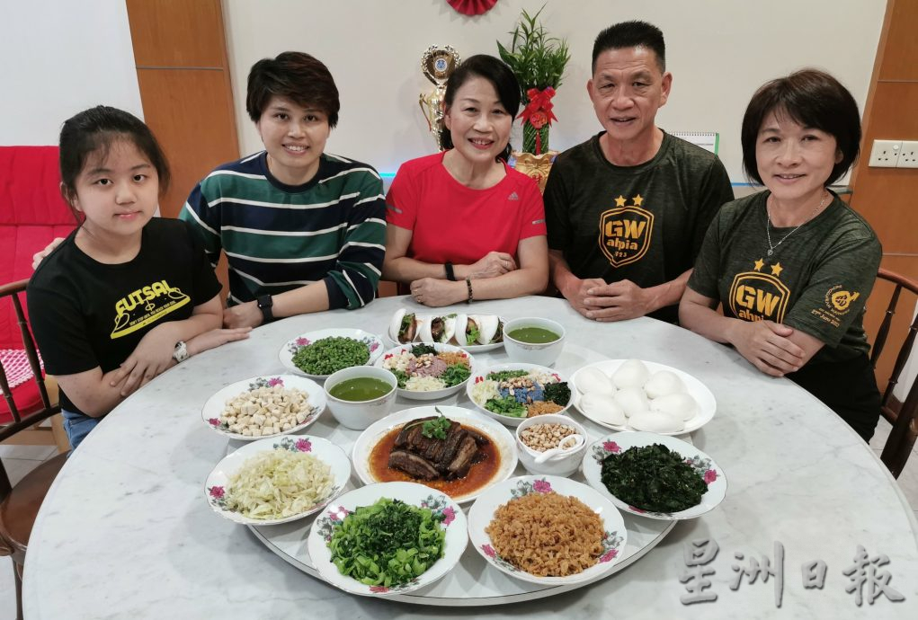柔：封底：食客指路之私房好菜（8月1日刊）：黄美珍分享擂茶及扣肉包，卖相口感俱佳