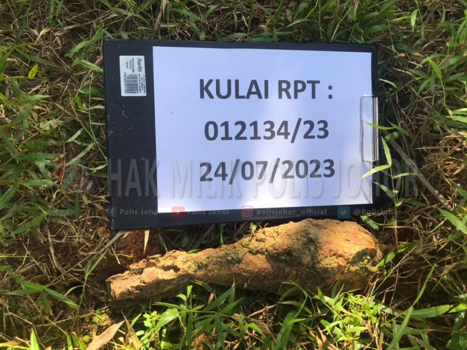 柔:新闻:油棕园巡逻发现迫击炮,柔警拆弹小组当场拆毁