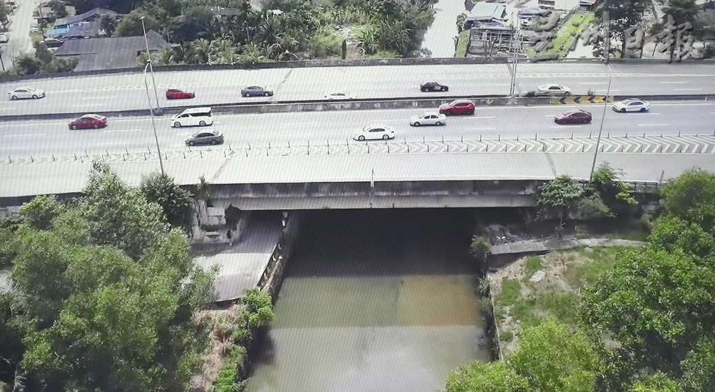 柔:新闻:离地不佬河岸仅500公尺 非法木屋区 污染祸首