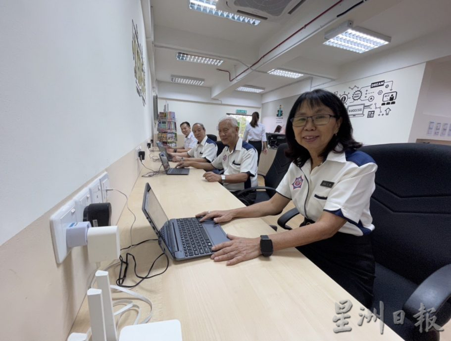柔:新闻:耗10万打造 藏书逾万本 泰丰图书馆 环境舒适