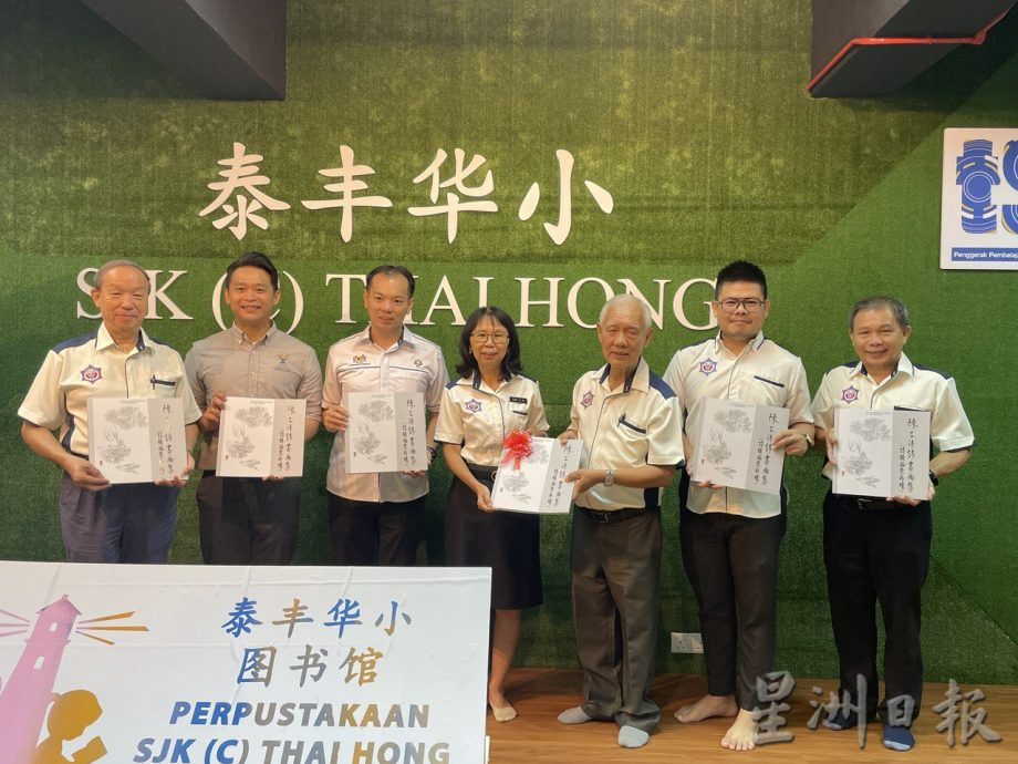 柔:新闻:耗10万打造 藏书逾万本 泰丰图书馆 环境舒适