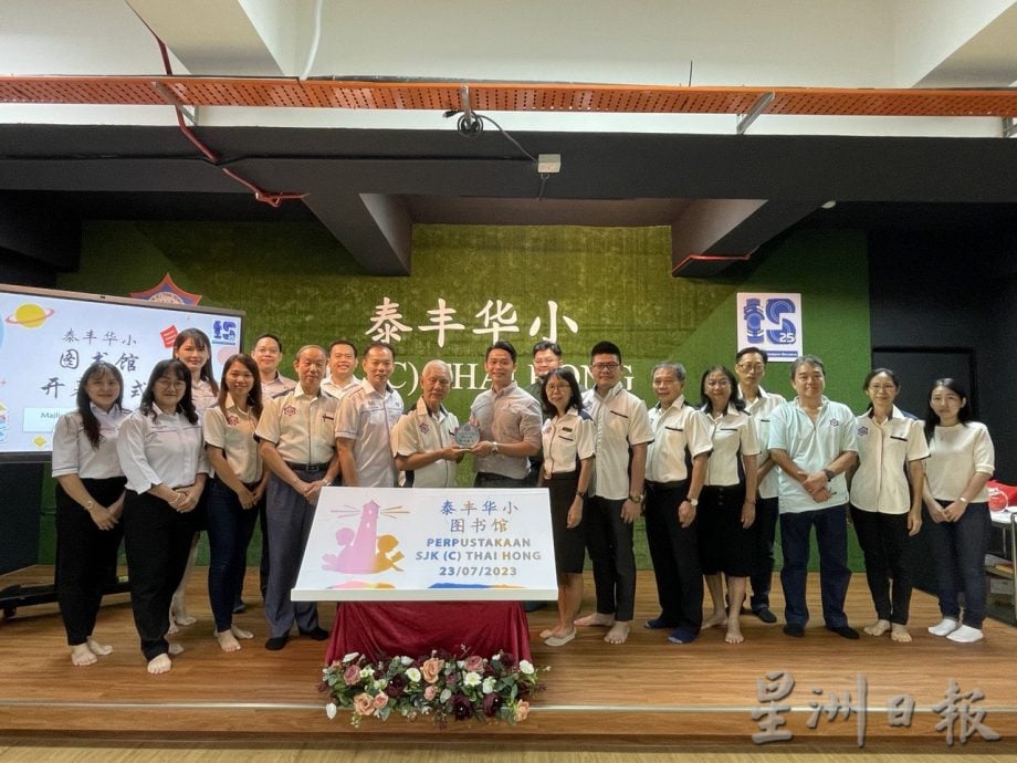 柔：新闻：耗10万打造 藏书逾万本  泰丰图书馆 环境舒适