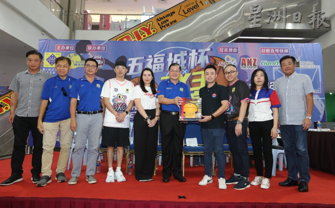 柔：社团版头条：新山福建会馆青年团五福城广场举办3X3慈善篮球公开赛，132球队竞技