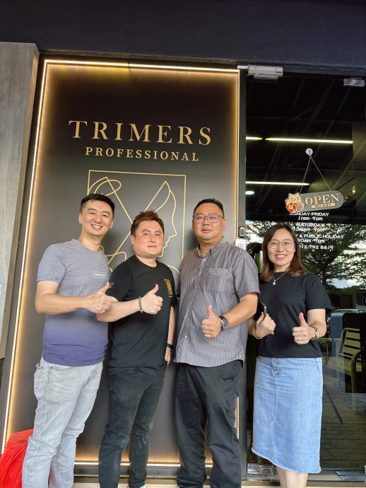 柔：补封底：本报活动：星洲情义嘉年华爱一义卖，增4厂商击赞助， 7击鼓及剪彩人