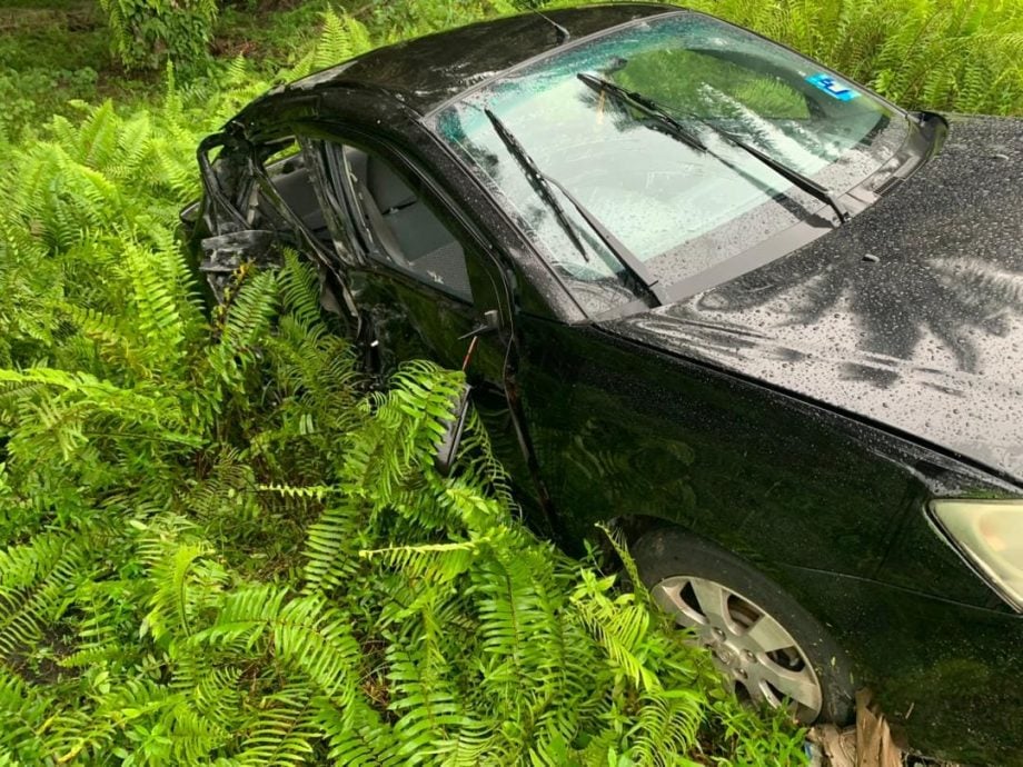 柔:轿车转弯处失控飞撞摩托车,20岁骑士当场重伤身亡