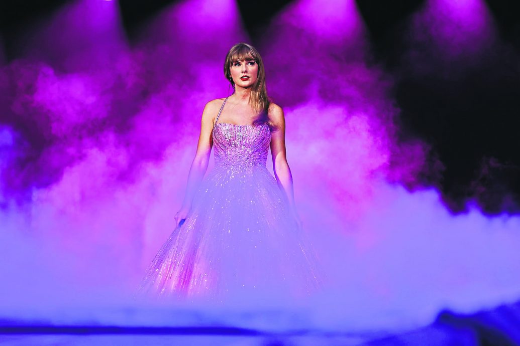 歌迷掷物成歪风 泰莱史薇芙也险被击中头