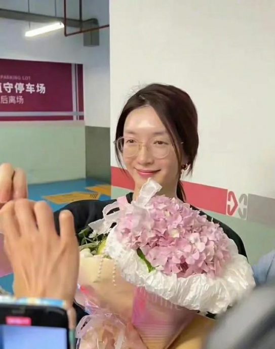 江疏影素颜被嘲像大婶 亲晒妆前妆后照:坦然面对