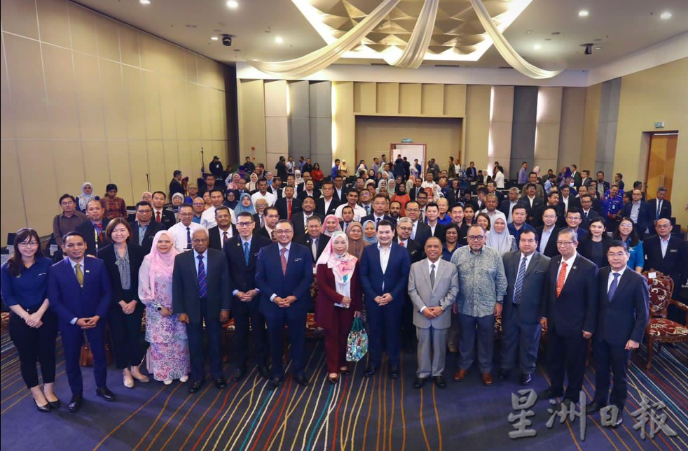 沙拉尼与 拉菲兹会面 参与第十二大马计划年检讨会