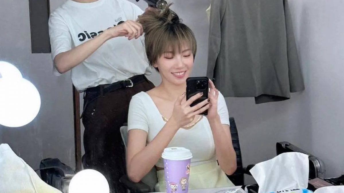 灿笑等待上法庭对决黑范  大牙：谢谢你们给我勇气