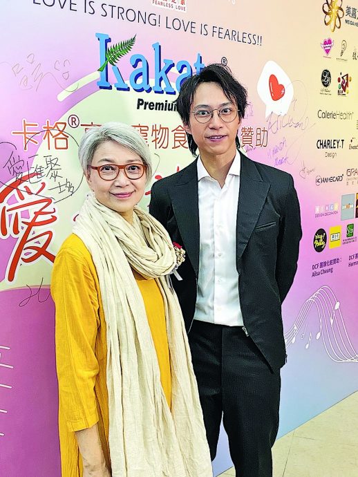 爆周润发“魔鬼教练” 陈敏儿转跟戚美珍慢跑