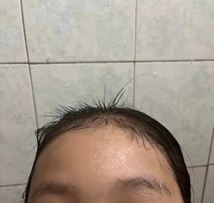  独家|家长不满老师上课玩手机  “6岁女儿一撮头发被剪也没人理” 