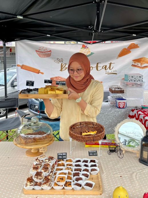 独家|用华语与顾客畅聊视频爆红 巫裔女:谢谢华小栽培