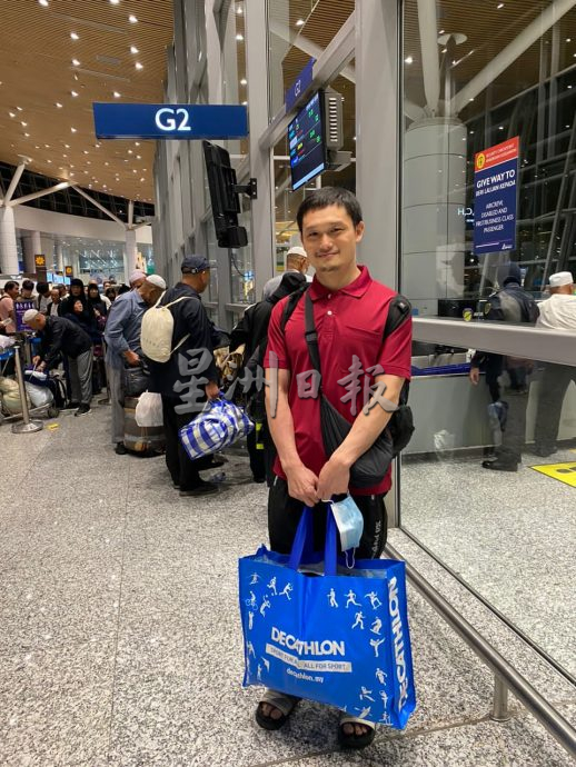 独家|被扣押中国大学生获释回国了 “我11月还要回来毕业典礼” 