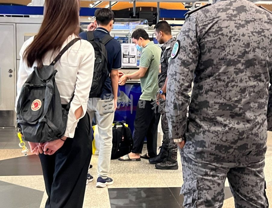 独家|被扣押中国大学生获释回国了 “我11月还要回来毕业典礼” 