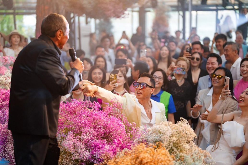 甄子丹60大寿众星云集 与前妻所生大儿子罕露面拍全家福