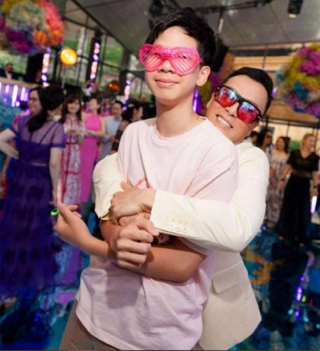 甄子丹60大寿众星云集 与前妻所生大儿子罕露面拍全家福