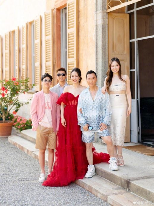 甄子丹60大寿众星云集 与前妻所生大儿子罕露面拍全家福