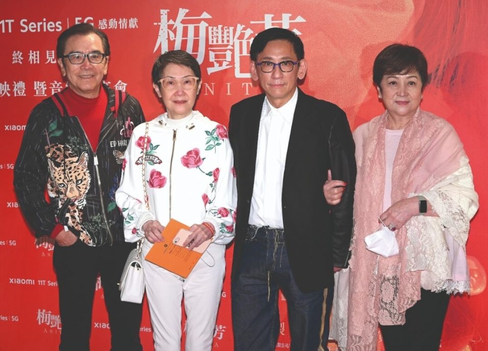 甄珍偕子神隐近1年 激罕现身姜大卫生日聚会